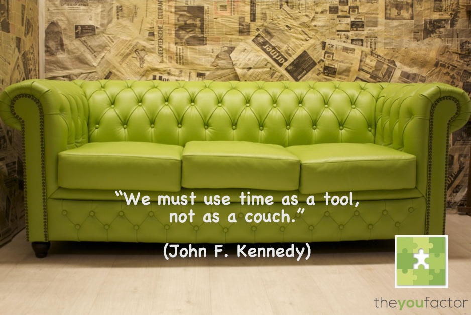 quote John F. Kennedy: We must use time as a tool, not as a couch. tijd, gereedschap